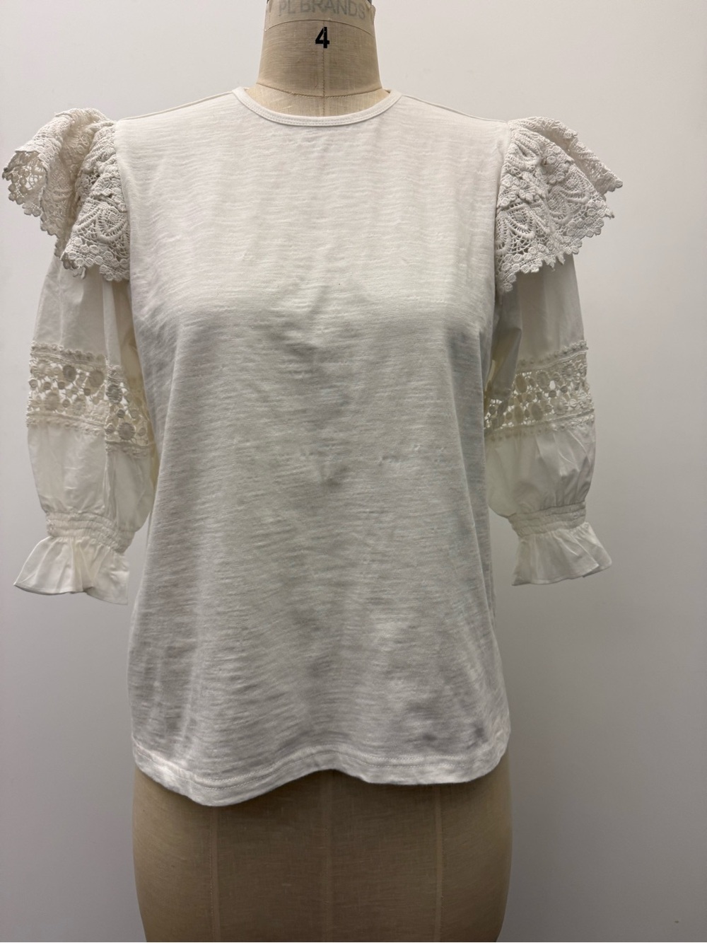 Jennifer & Grace Women's Cream Lace Sleeve Cotton Top - Medium